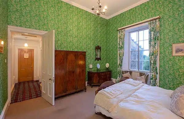 Bards-room-featured